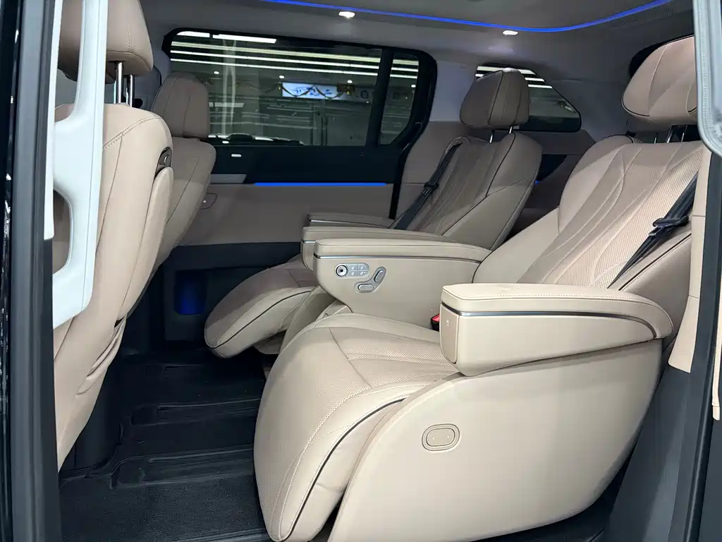 XPeng X9 — миниатюра 10