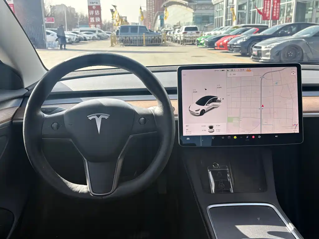 Tesla Model 3 — миниатюра 12