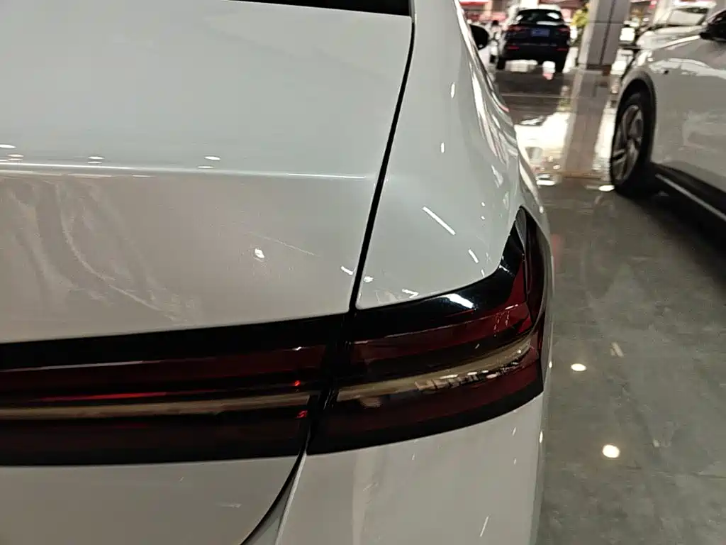 BMW 5 Series — миниатюра 8