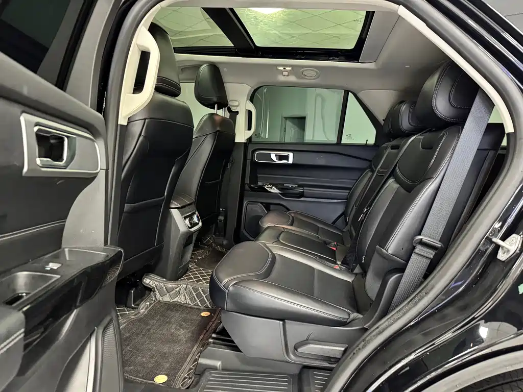 Ford Explorer — миниатюра 6