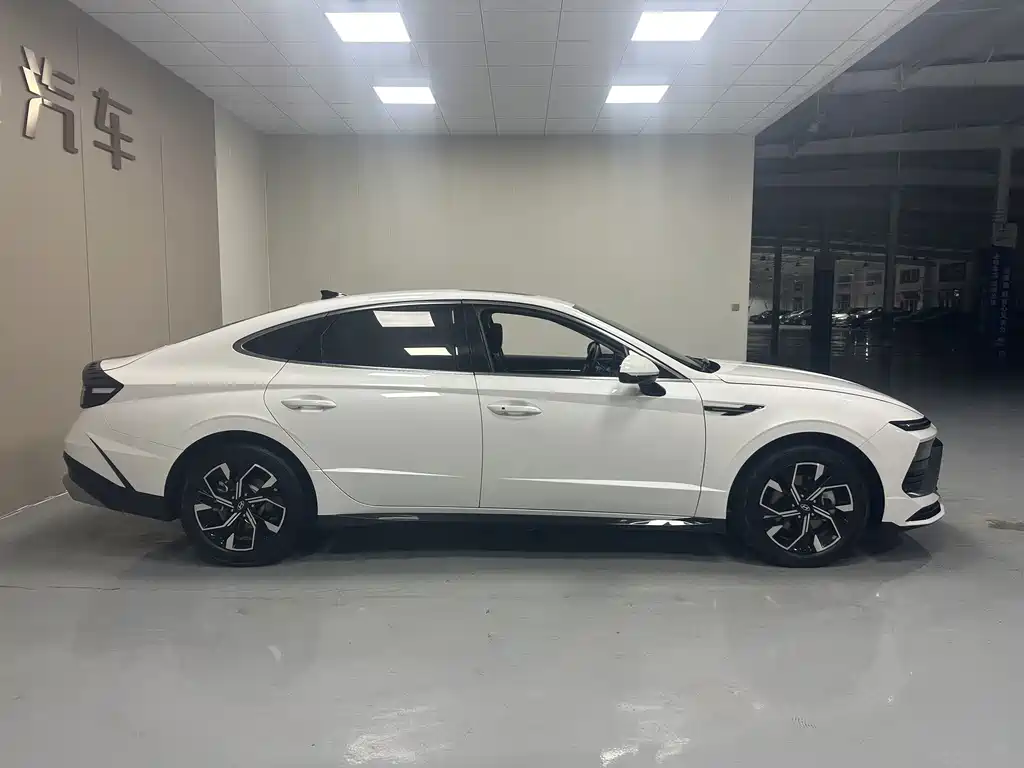 Hyundai Sonata — миниатюра 8