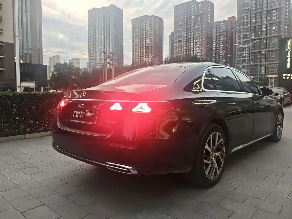 Mercedes-Benz E-Class — миниатюра 11