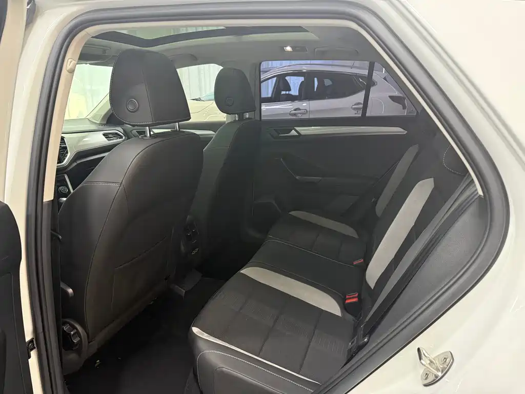 VOLKSWAGEN T ROC EXPLORING SONGS