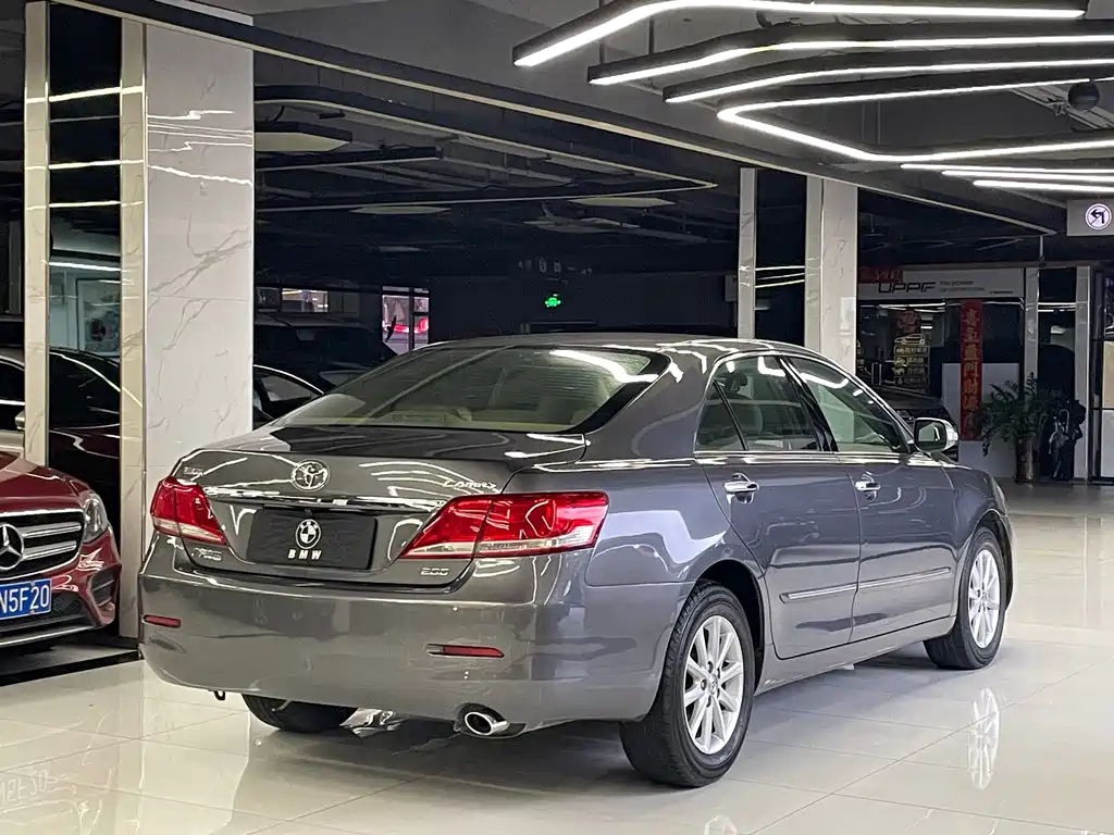 Toyota Camry — миниатюра 4