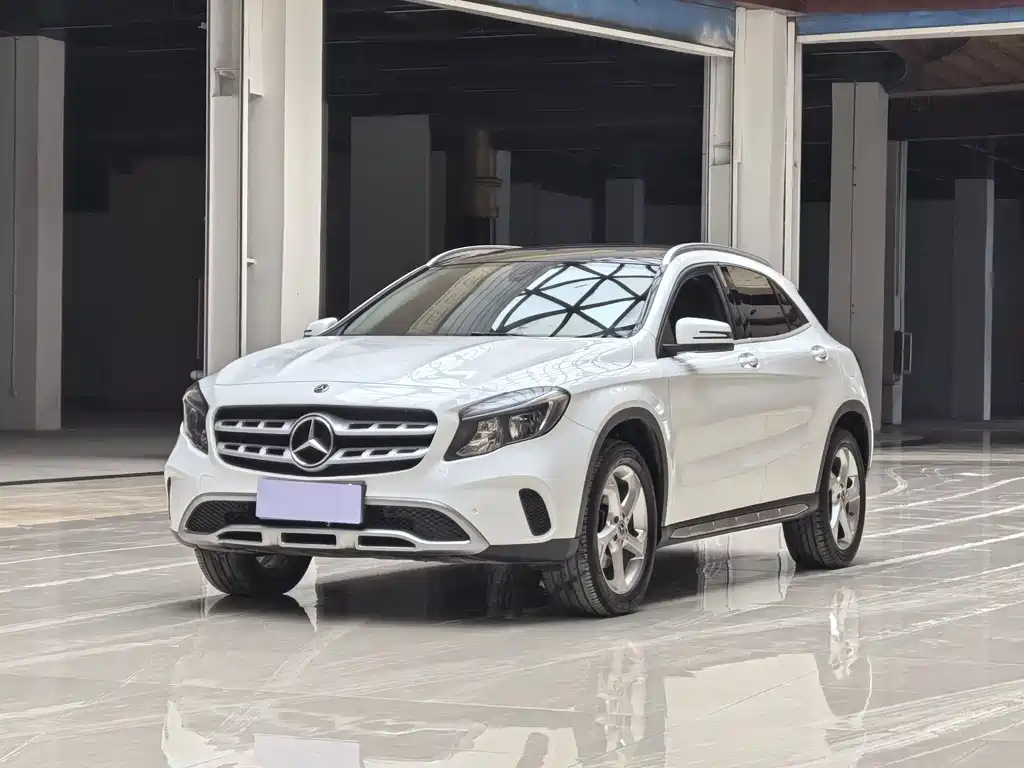 MERCEDES-BENZ GLA