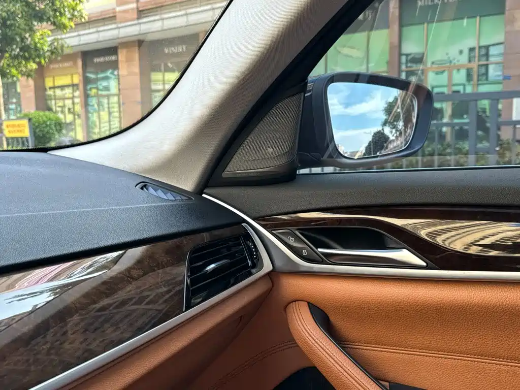 BMW 5 Series — миниатюра 22