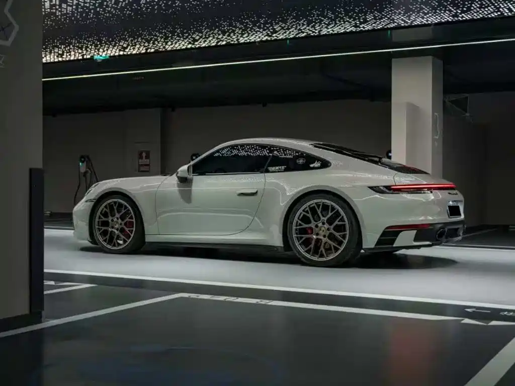 PORSCHE 911