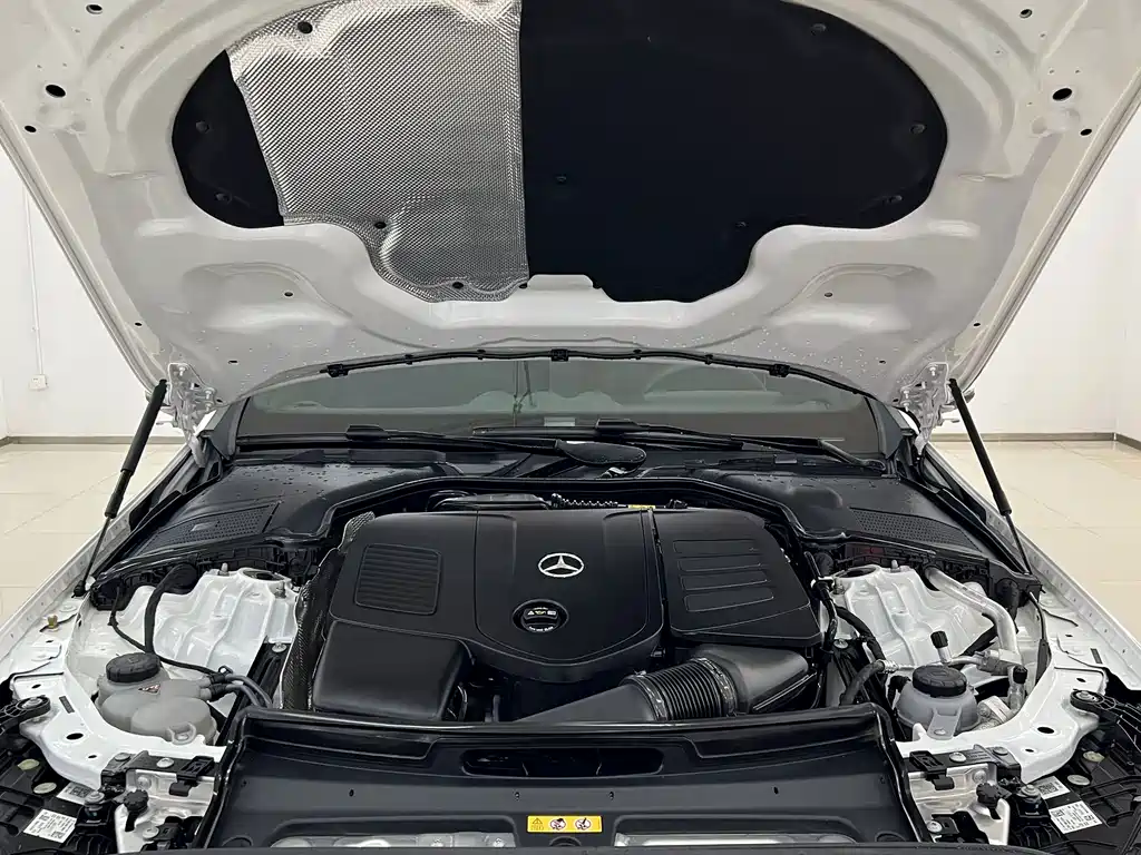 Mercedes-Benz C-Class — миниатюра 13