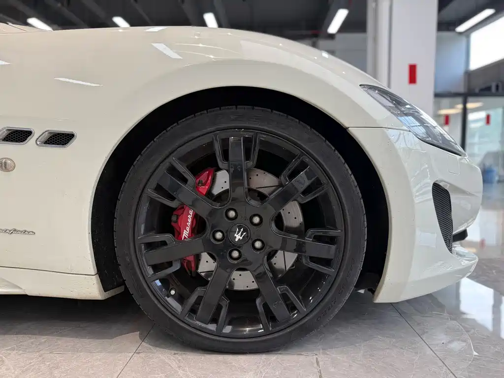 Maserati GranTurismo — миниатюра 15