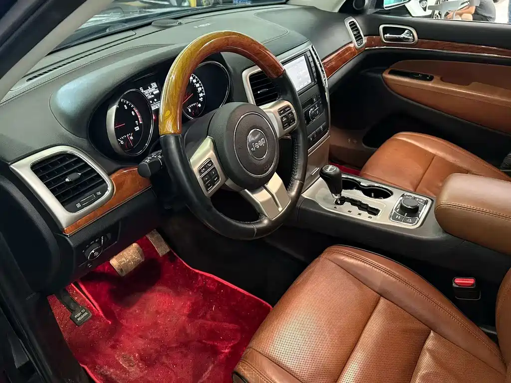 Jeep Grand Cherokee (Import) — миниатюра 3