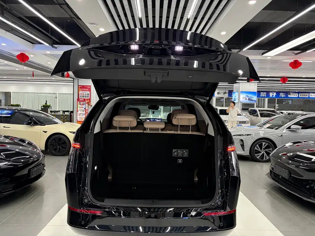 XPeng X9 — миниатюра 21