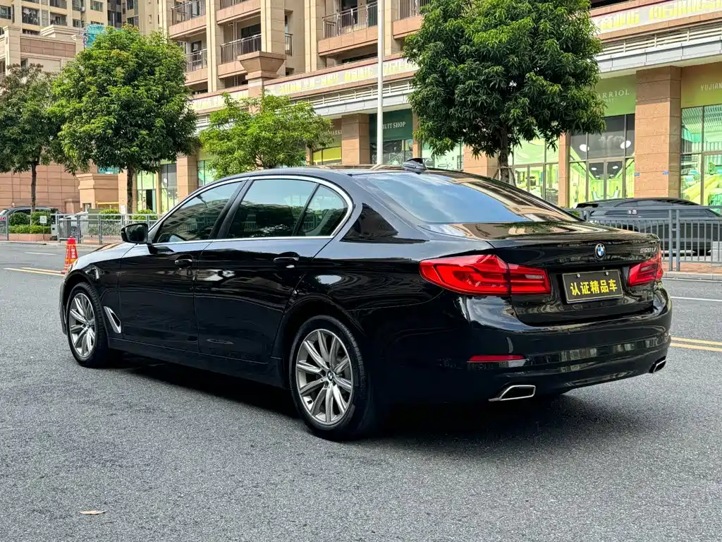 BMW 5 Series — миниатюра 11