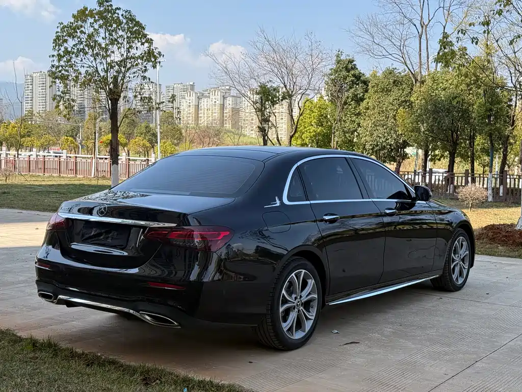 MERCEDES-BENZ E CLASS