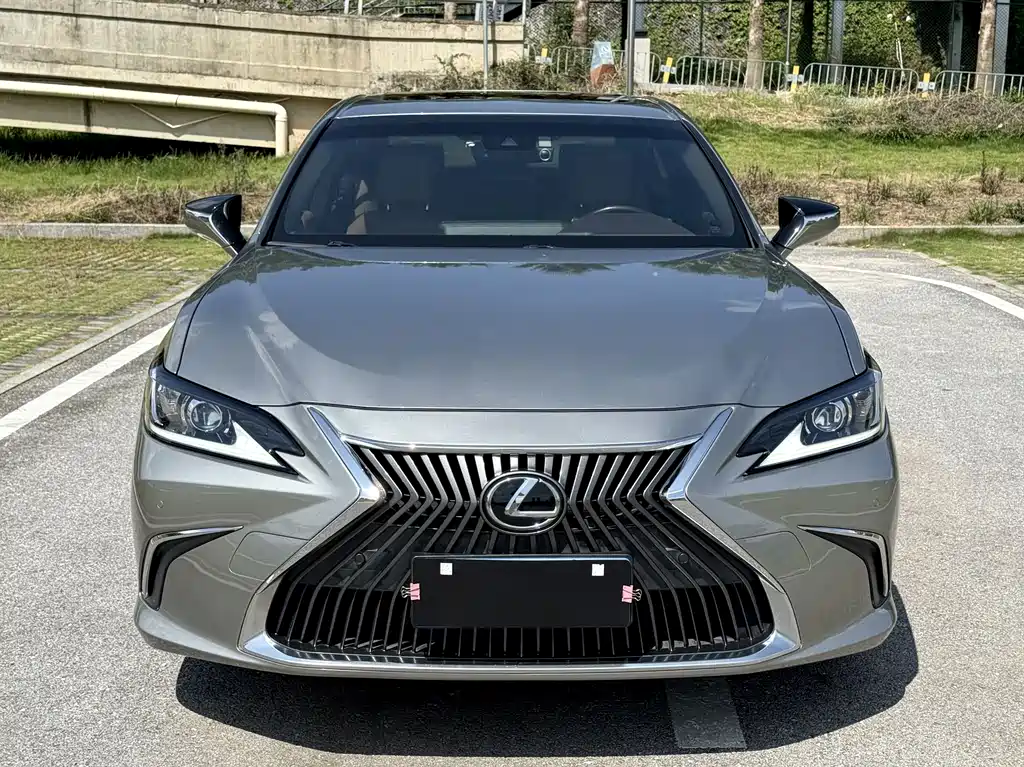 LEXUS  ES