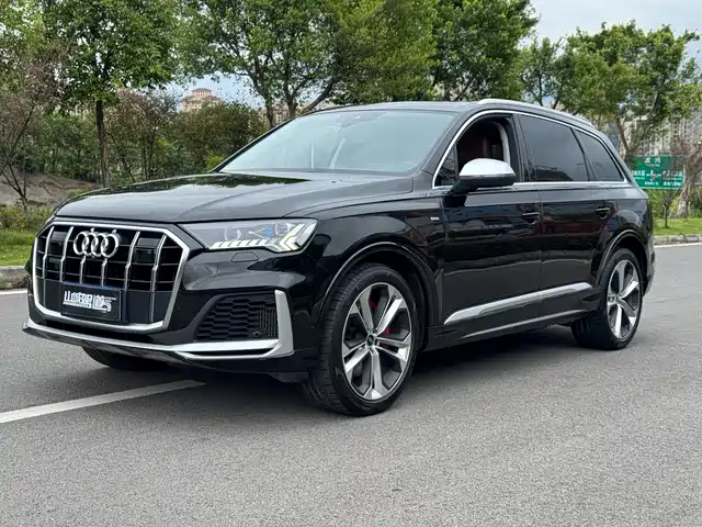 AUDI  Q7 2021