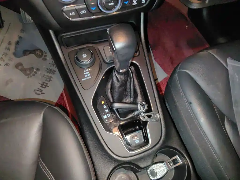 Jeep Cherokee — миниатюра 10