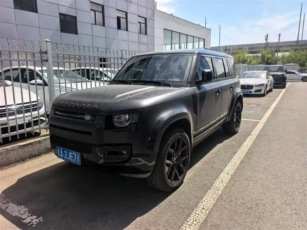 Land Rover Defender 2024
