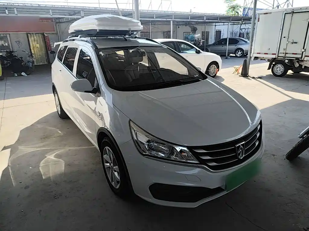 Baojun 310W — миниатюра 4