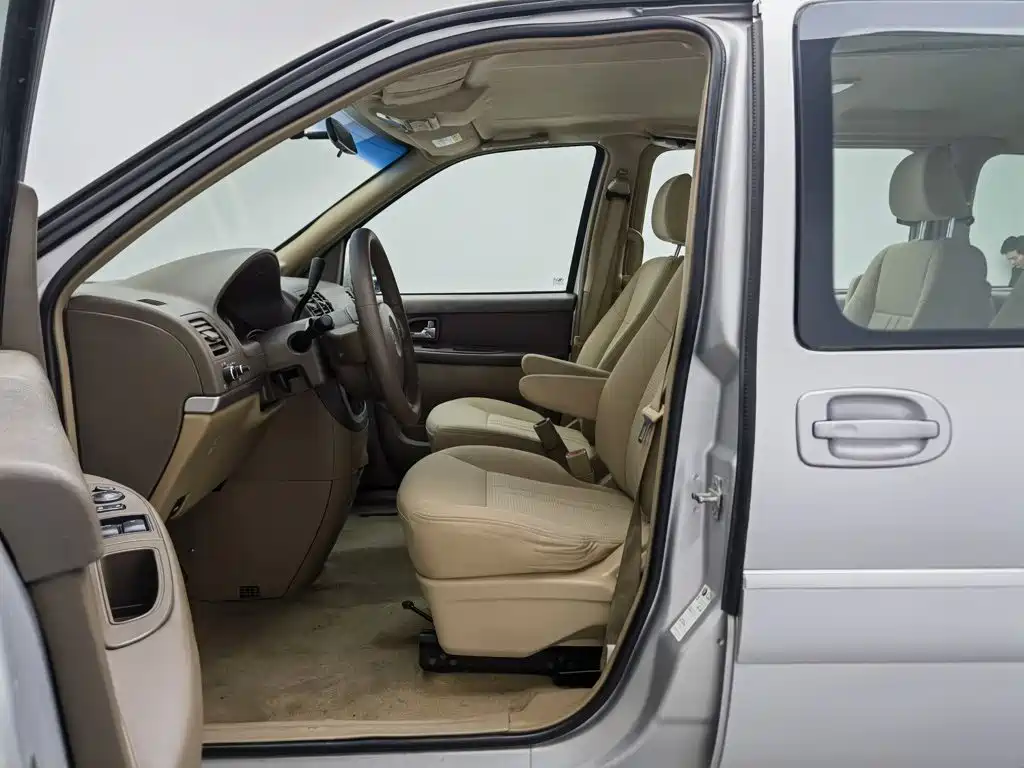 Buick GL8 — миниатюра 10
