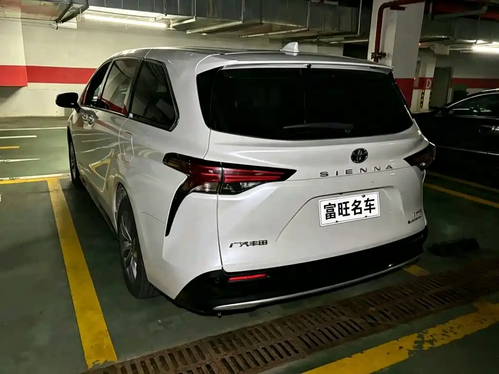 Toyota Sienna — миниатюра 4