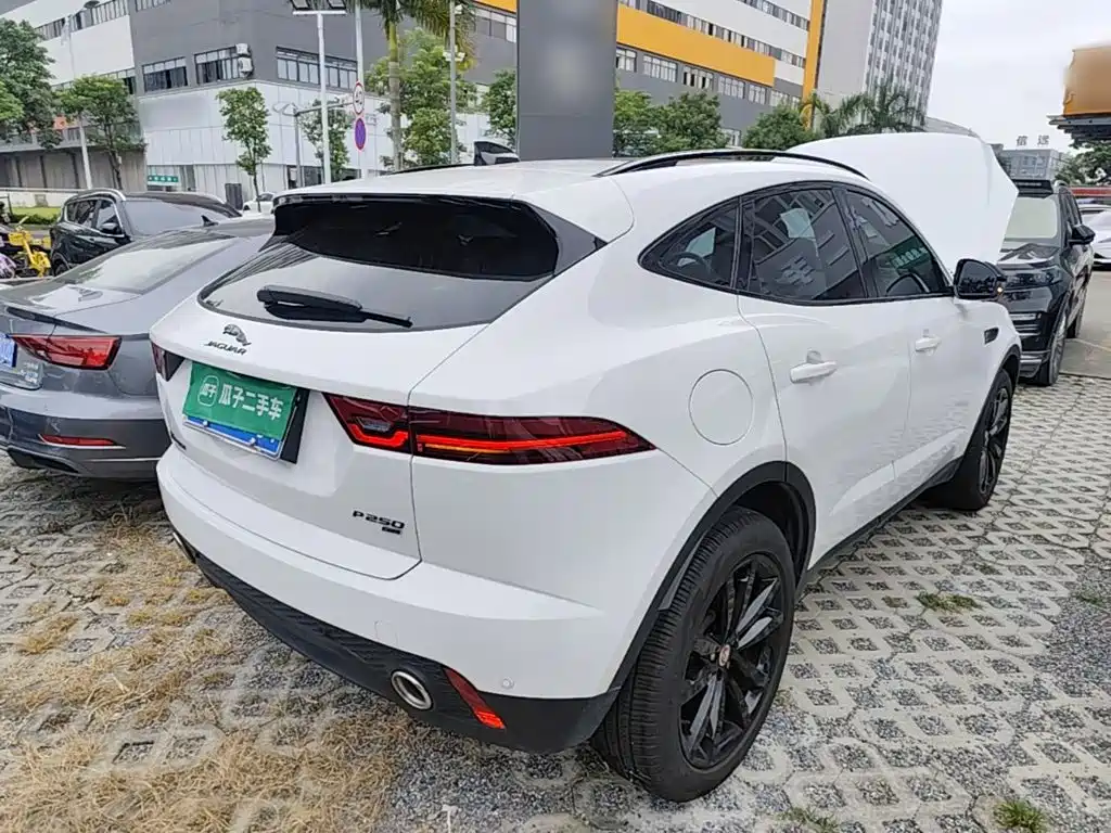Jaguar E-PACE — миниатюра 7