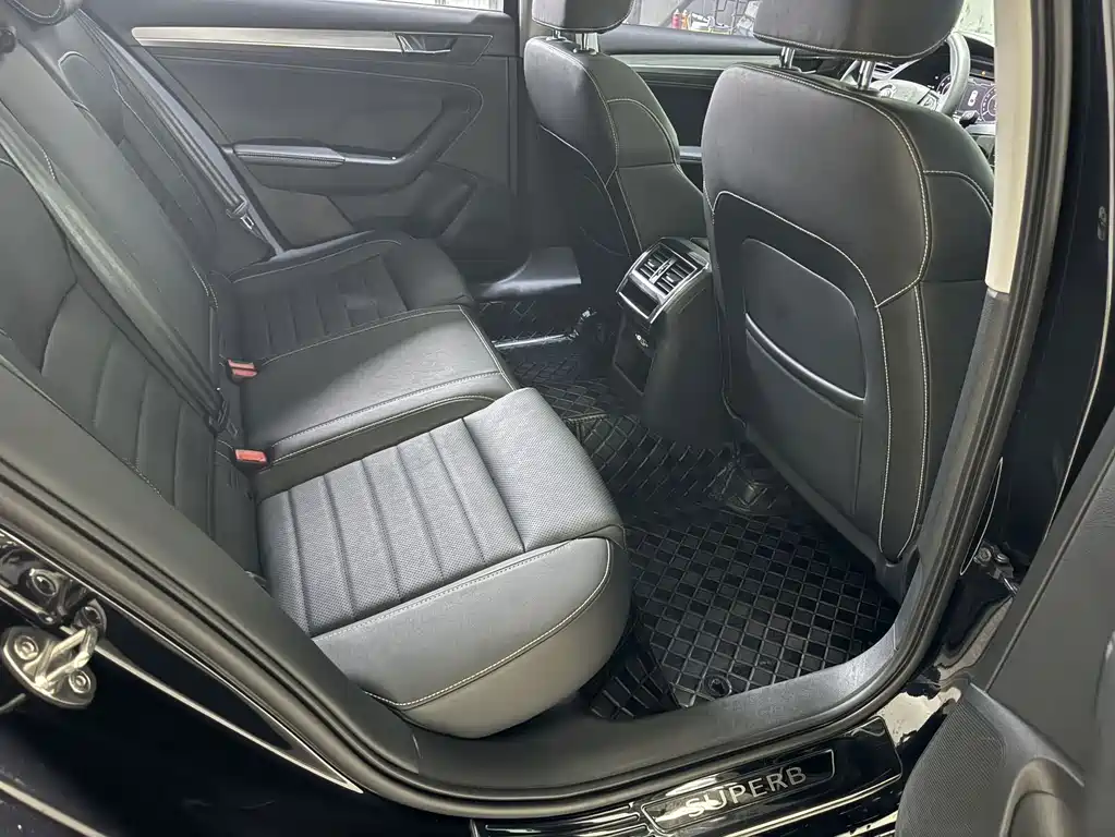 Skoda Superb — миниатюра 14