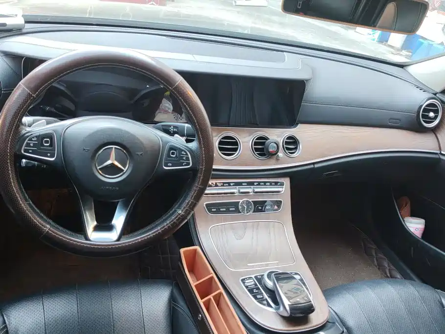 Mercedes-Benz E-Class — миниатюра 12
