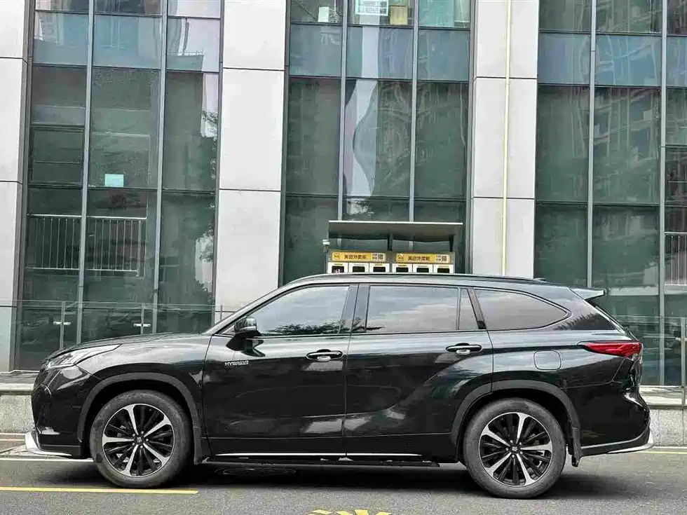 Toyota Crown Kluger — миниатюра 2
