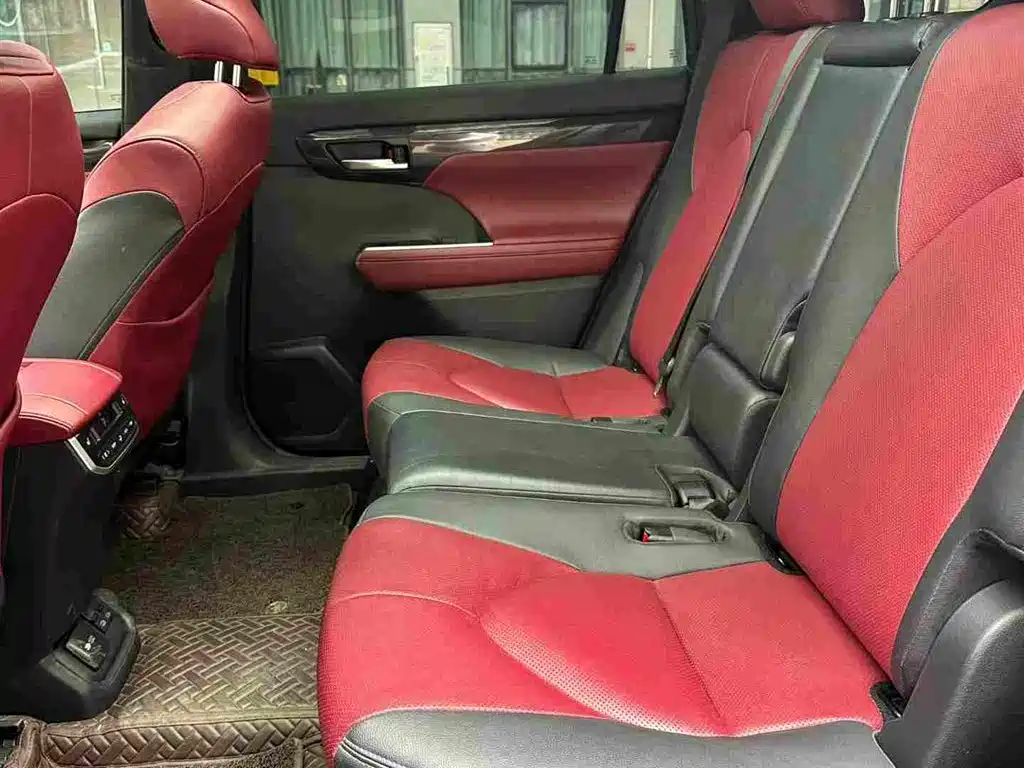 Toyota Crown Kluger — миниатюра 10