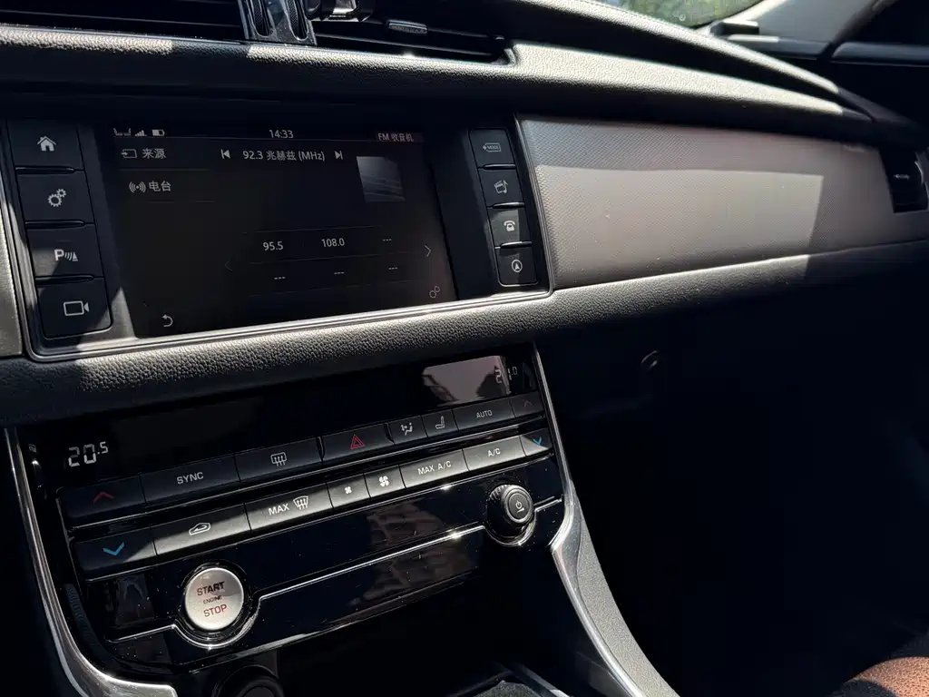 Jaguar XF 2016 XF 2.0T