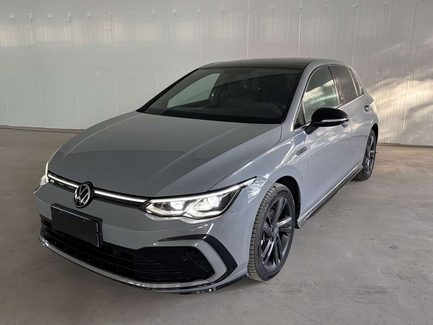 Volkswagen Golf 1.4 л 2023 г. Серебристо-серый, пробег 43000 км