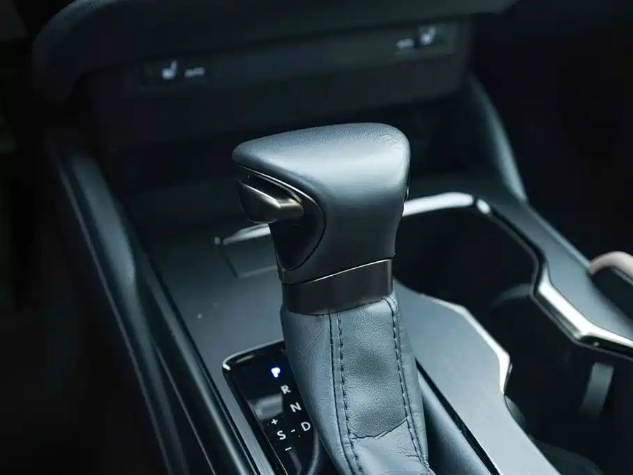 Lexus ES 2022 300h