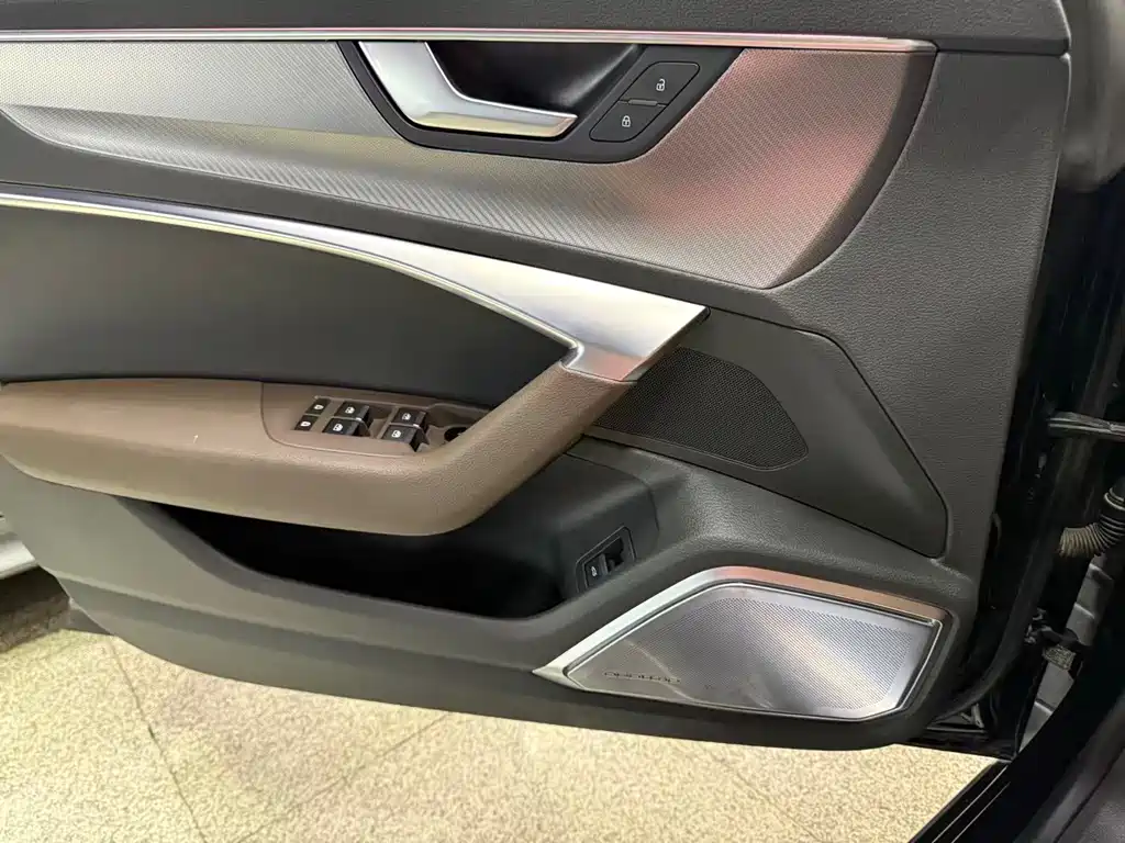 Audi A7L — миниатюра 10