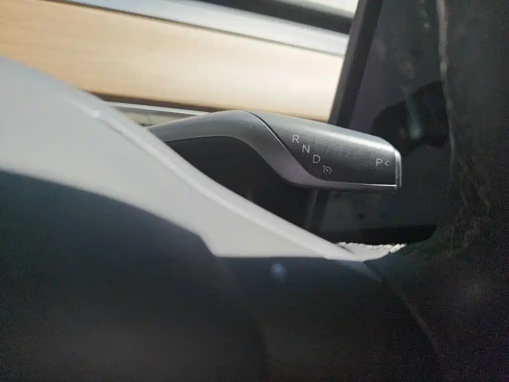 Tesla Model 3 — миниатюра 11
