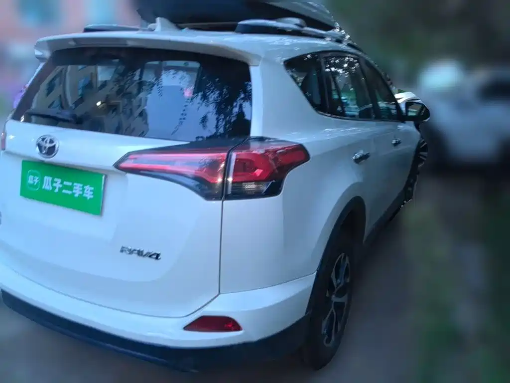 Toyota RAV4 — миниатюра 4