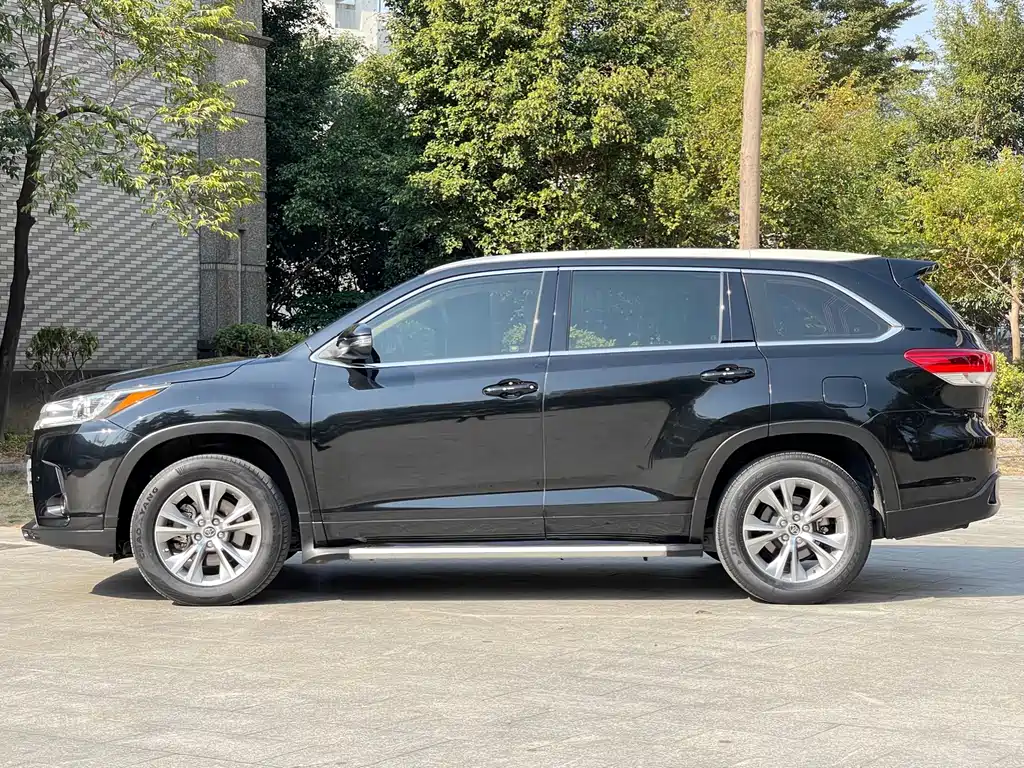 TOYOTA HIGHLANDER