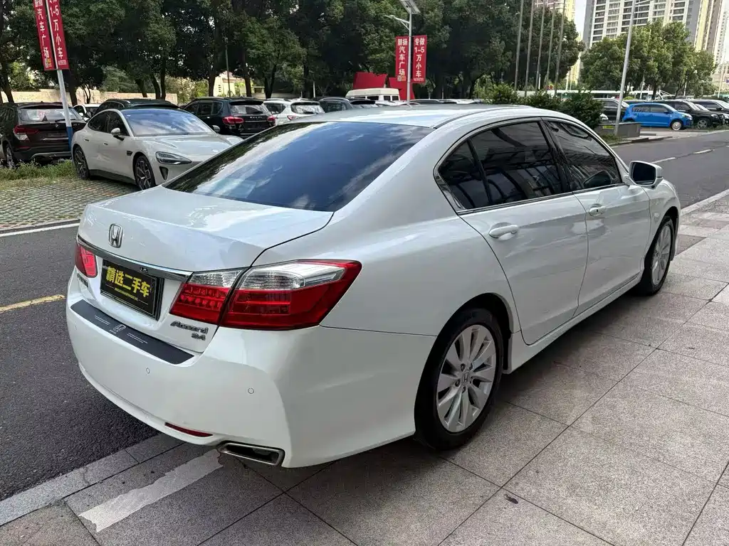 Honda Accord — миниатюра 7