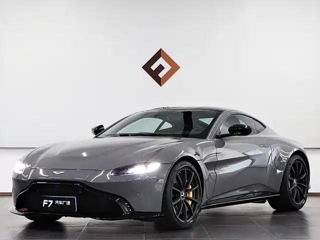 ASTON MARTIN V8 VANTAGE