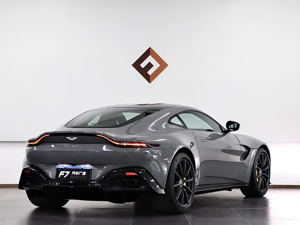 ASTON MARTIN V8 VANTAGE