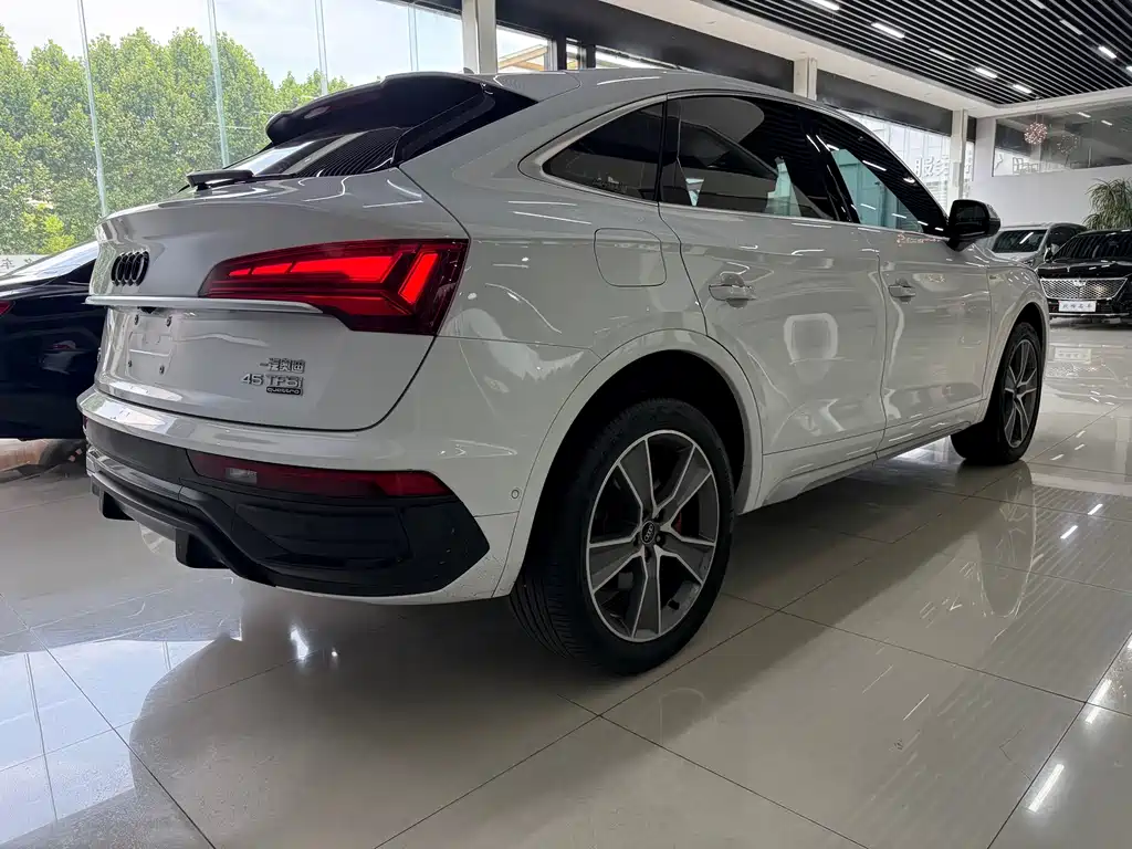 Audi Q5L Sportback — миниатюра 6