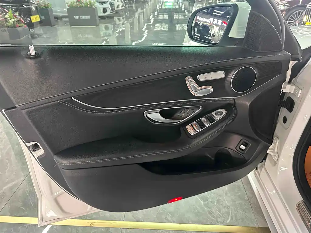 Mercedes-Benz C-Class — миниатюра 7