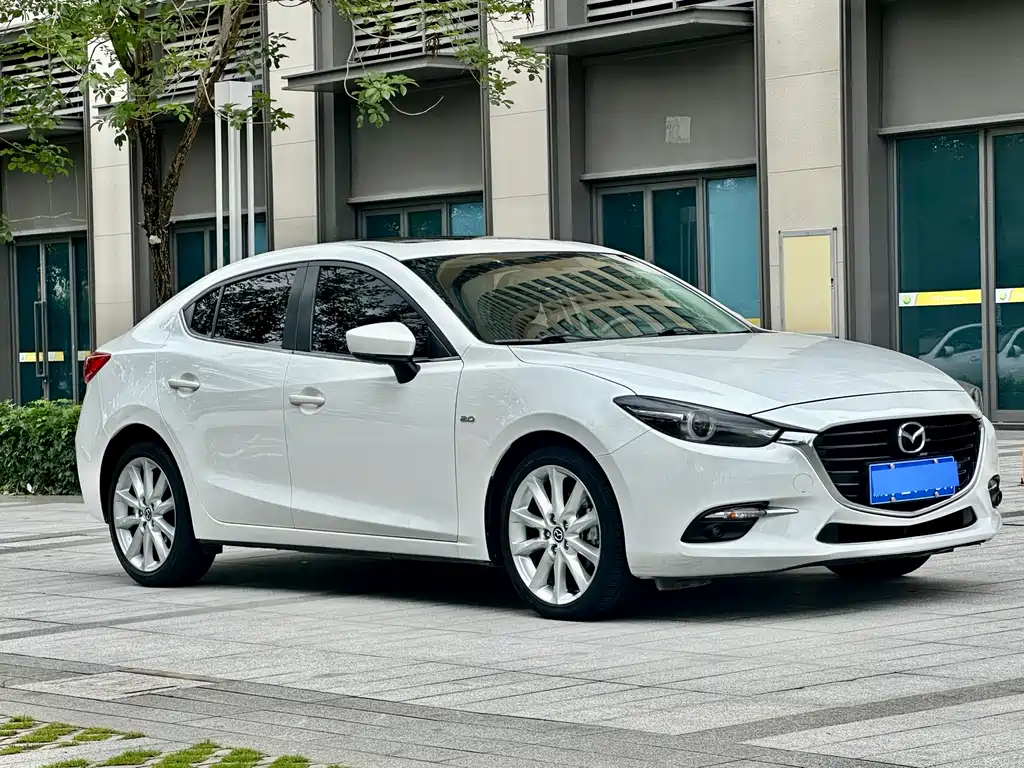 Mazda Mazda3 3 2017 2.0L AT Luxury V