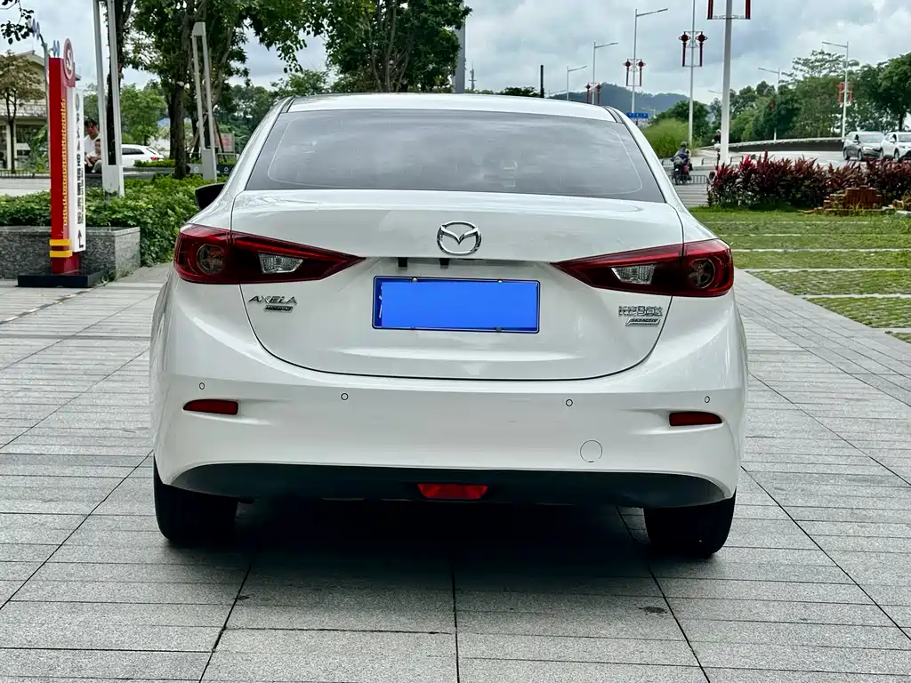 Mazda Mazda3 3 2017 2.0L AT Luxury V