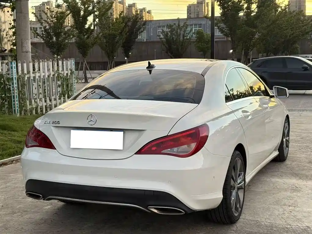 MERCEDES-BENZ CLA