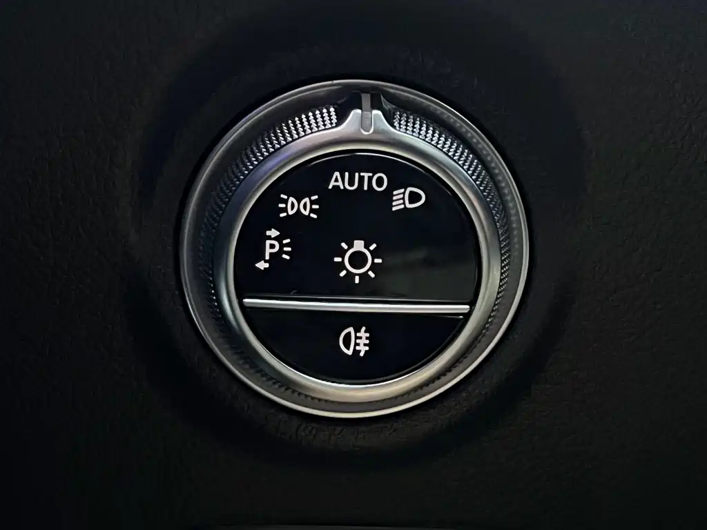 Mercedes-Benz C-Class — миниатюра 14