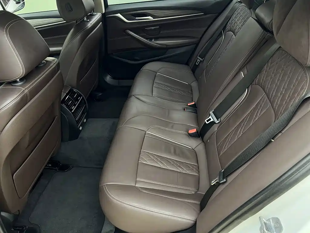 BMW 5 Series — миниатюра 16