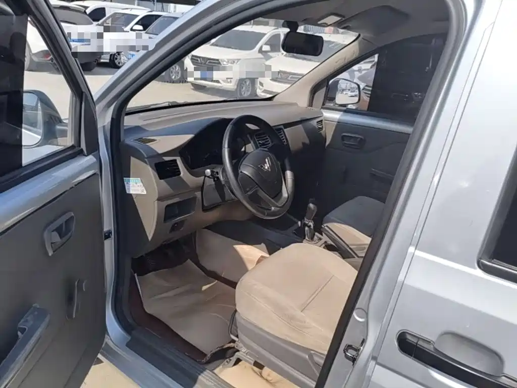 Wuling Rongguang V — миниатюра 16