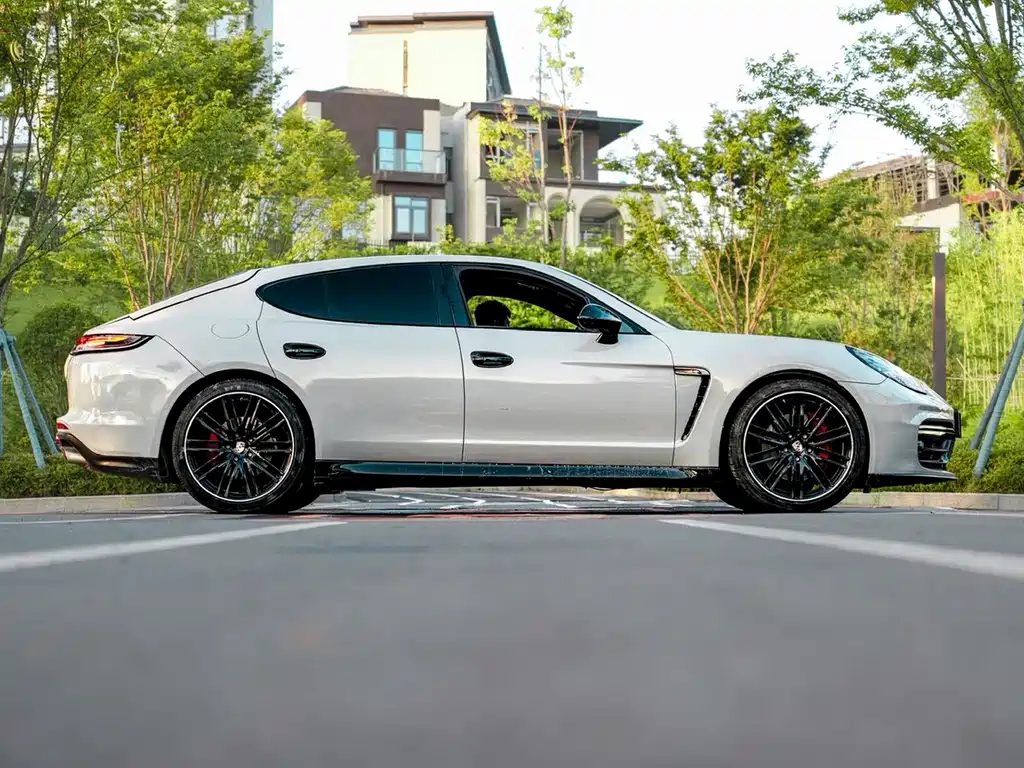 Porsche Panamera 2010 Panamera 4S 4.8L