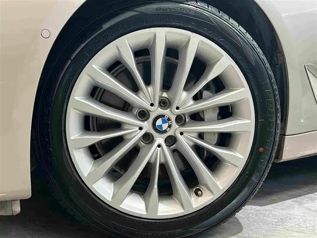 BMW 5 Series — миниатюра 18