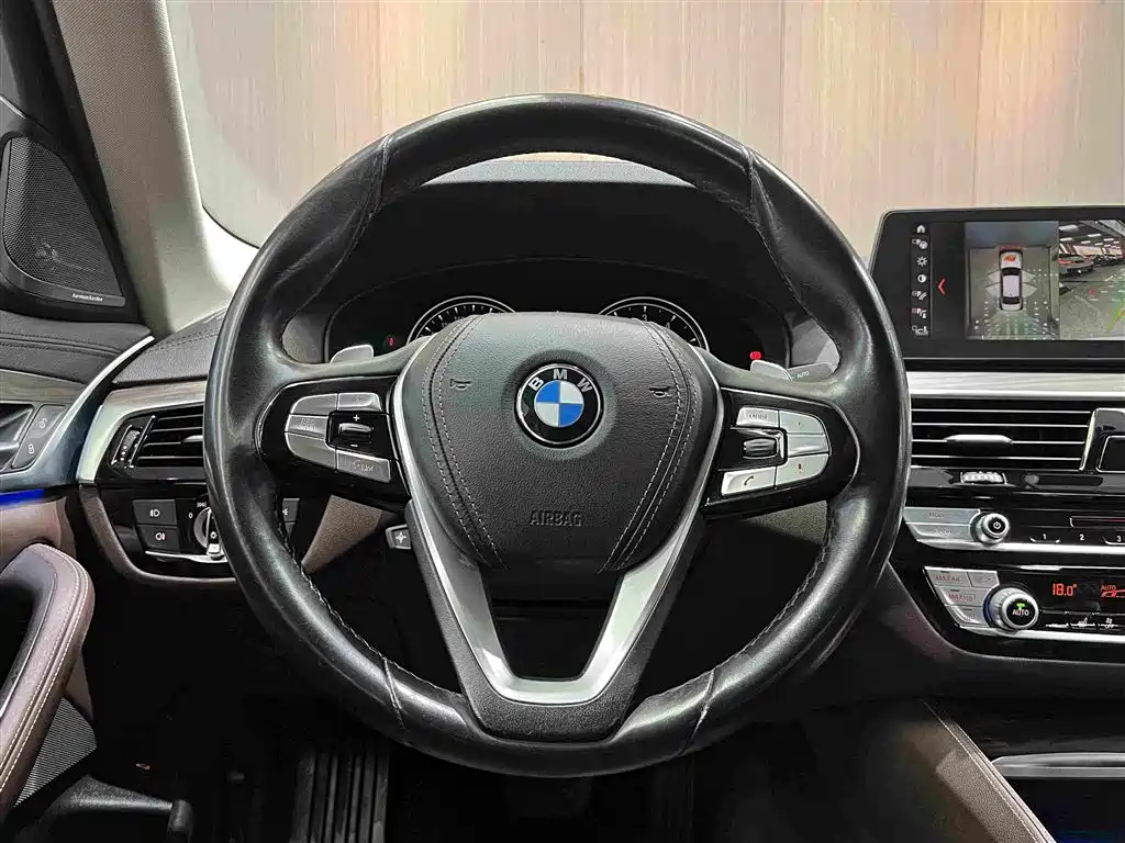 BMW 5 Series — миниатюра 13